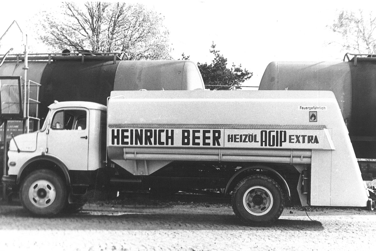 Schwarzweiss Foto 10.000 Liter Tankwagen 1967