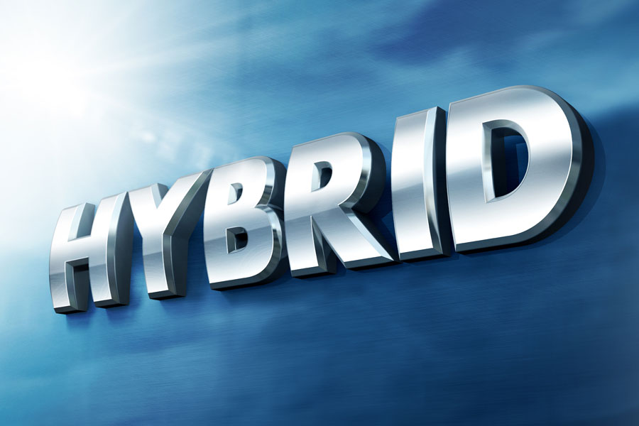 Von links angestrahlte 3D Schrift "Hybrid" auf blauem Hintergrund